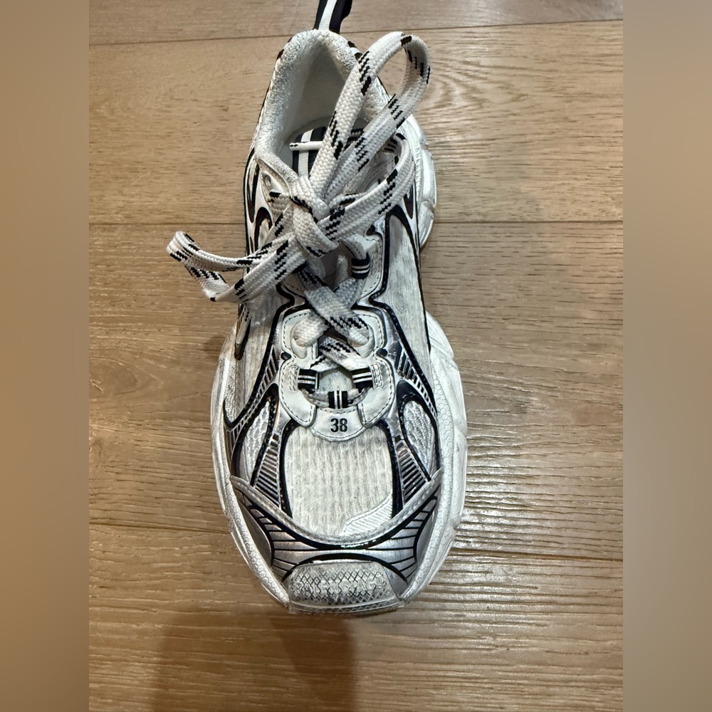 Balenciaga White and Black Sneakers Distressed Chunky Design size 38, fits 38.8 - Picture 12 of 13